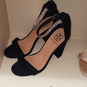Black Daisy Fuentes heels